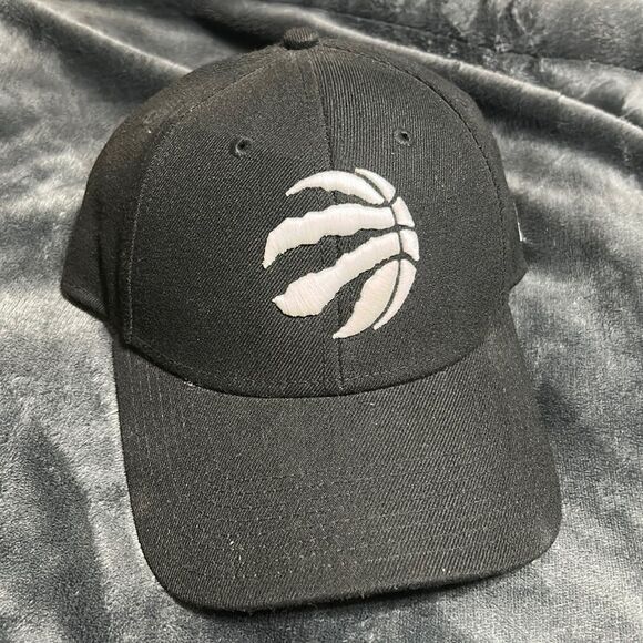 Toronto Raptors Hat  - Picture 1 of 3
